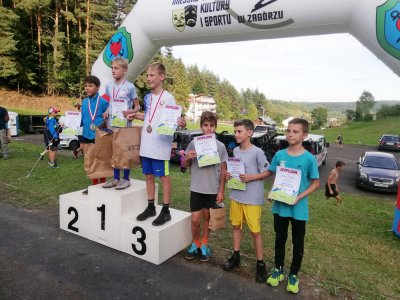 Dekoracja zawodników w Pucharze Bieszczadów